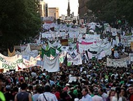 Este martes pararán los institutos madrileños