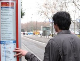 Madrid amanece sin autobuses turísticos y sin información para los usuarios