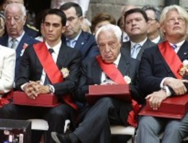 La Comunidad galardona a Luca de Tena, Lina Morgan y Alberto Contador
