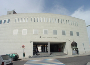 La alcaldesa de Parla propone un calendario de pagos para atajar la huelga de basuras