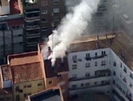 Incendio en un edificio de viviendas en la calle de Matilde Díez
