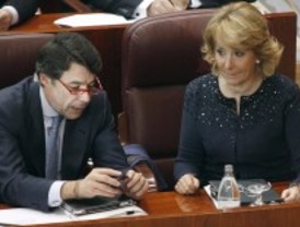 Espadas en alto en el PP por la sucesión de Aguirre