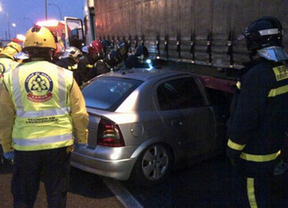 Un conductor sale ileso tras ser arrastrado casi cien metros por un camión
