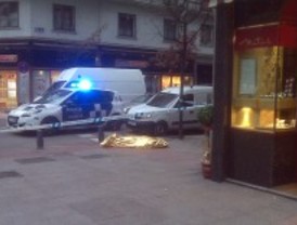 Un hombre muere de un infarto en la zona comercial de Goya