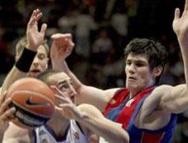 El Barcelona aleja al Madrid del segundo puesto en la ACB