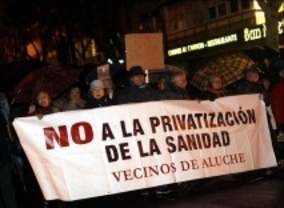 Aluche se manifiesta contra la externalización de la sanidad