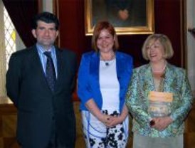 El alcalde de Alcalá entrega el Premio María Isidra de Guzmán