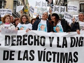 Cientos de personas con los padres de Sandra Palo
