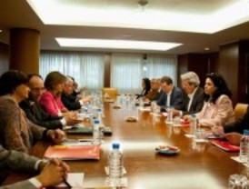 Los sindicatos y la CEIM debaten sobre los convenios