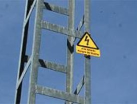Vecinos de Leganés piden la retirada de tres torretas eléctricas