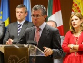 La Comunidad presentará una queja por la 'persecución' al PP