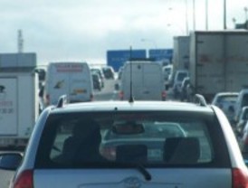 Diez kilómetros de atasco en la A-2 en sentido salida