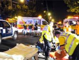 Motorista herido muy grave al chocar con una farola