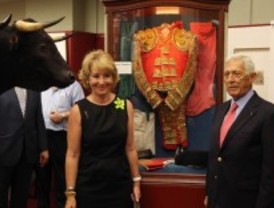 Paco Camino dona al Museo Taurino el traje de luces y las cabezas de los toros que lidió hace hoy 40 años