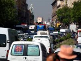 El tráfico provoca en Madrid más de la mitad del CO2