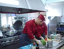 Las empresas pueden pedir desde este viernes las ayudas por contrato