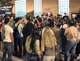Profesores y padres se encierran en el instituto Juan de la Cierva