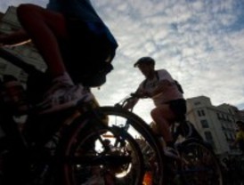 Tráfico acepta debatir sobre el casco obligatorio para ciclistas