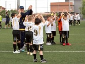 Getafe presenta su nueva escuela de fútbol base, formada por 400 niños