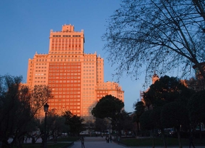 Wang Jianli compra al Santander el edificio España