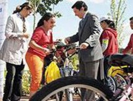 Más de 60 escolares ganan bicis tras aportar ideas para conseguir una movilidad más sostenible