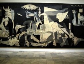 La ministra de Cultura descarta que el Guernica vaya a moverse del Reina Sofía