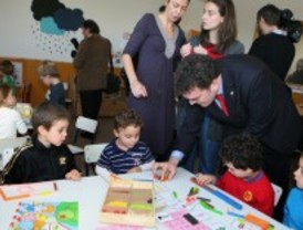 Leganés reinaugura el colegio Ángel González
