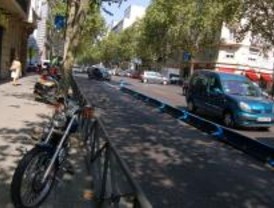 Heridas tres personas que esperaban el autobús en Serrano tras ser atropelladas