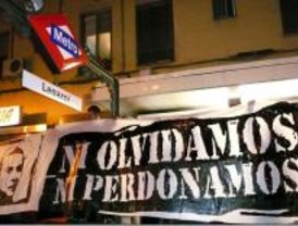 Antifascistas colocan pancartas en memoria de Palomino