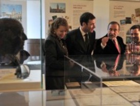 Una exposición recuerda a Tierno Galván