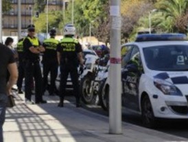 Roban 50.000 euros y 200 abrigos en una peletería Tetuán