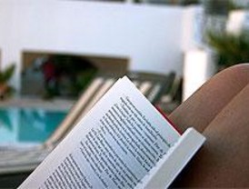 Servicio de biblioteca en las piscinas de Moncloa