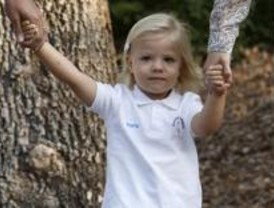 Los Príncipes acompañan a la Infanta Sofía a la guardería