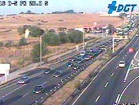 Un accidente ha cortado la A-5 en la hora punta