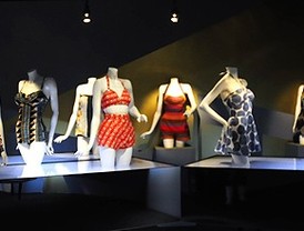 El Museo del Traje 'se va a la playa'