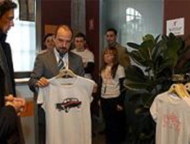 La marca '¡Madrid!' comercializa sus productos en la Plaza Mayor