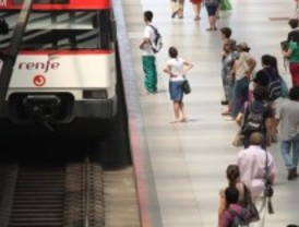 Un mercancías parado en vía causa retrasos de 15 minutos en línea C-3