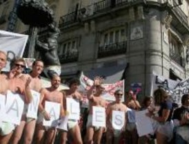 Cerca de 1.000 personas se concentran contra el modelo de designación de directores