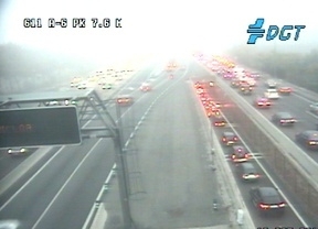 La niebla dificulta la circulación en la capital