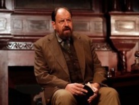 José María Pou: "Ser autor teatral no da prestigio en España"