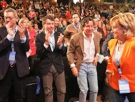 Rajoy clausura un congreso del PP de Madrid en el que Aguirre sale como líder reforzada