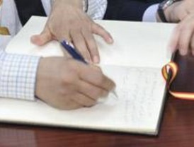 Las escrituras y pólizas no puedan firmarse en bancos o inmobiliarias