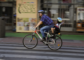El uso del coche baja un 3% y sube un 27 la bicicleta