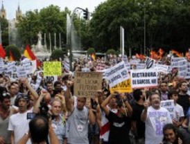 Dos mil personas marchan contra la reforma de la Constitución
