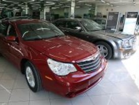 La Comunidad baja más impuestos y apremia a ir a por las ayudas para comprar coche