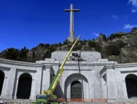 Las obras impiden entrar al Valle de los Caídos al centenar de asistentes a la misa por Franco