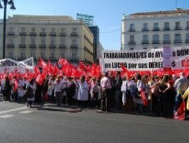 Los trabajadores de ayuda a domicilio de Móstoles, en huelga porque no han cobrado en mayo