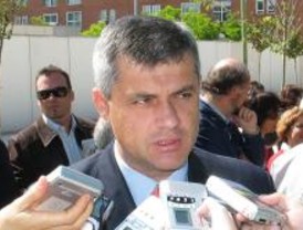 PSOE critica la intención de 'privatizar' de la concesión de licencias