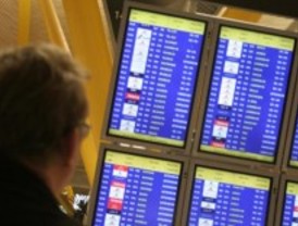 Una treintena de indigentes pernoctan en Barajas y rechazan las ayudas