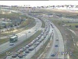 Atascos kilómetricos en la operación salida